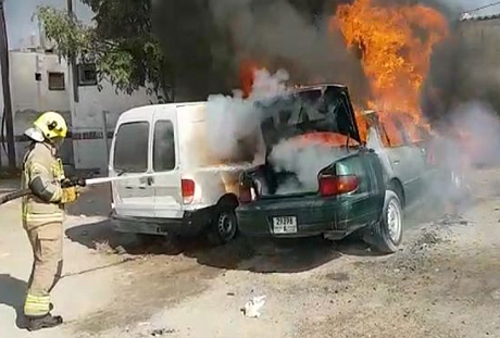 Car bursts into flames in UAE, scorches another vehicle | Khaleej Times