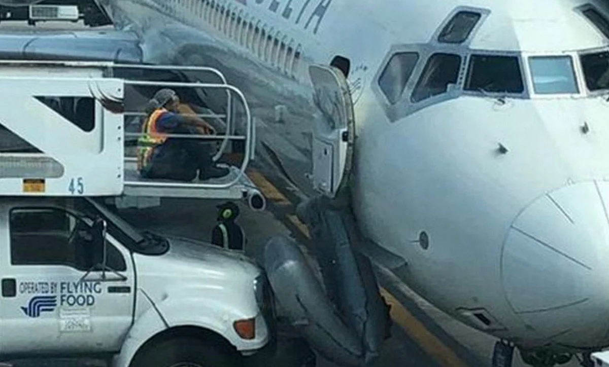 Emergency slide accidentally deployed from plane | Khaleej Times