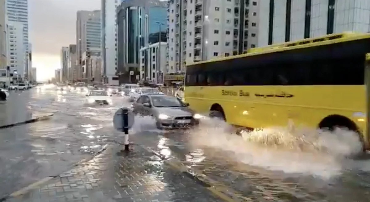 Video: Thunderstorm, heavy rains continue to lash UAE | Khaleej Times