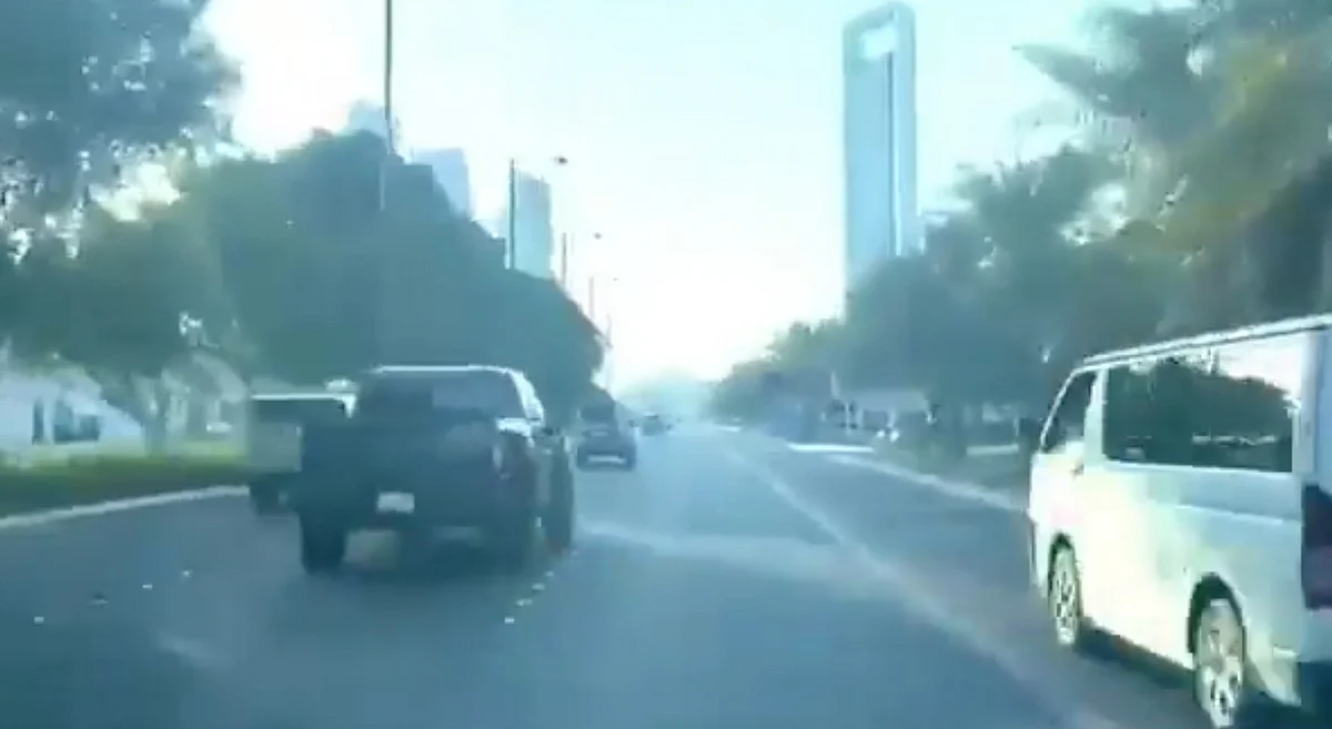 Dh400 fine for driving in bus lanes, warn Abu Dhabi Police | Khaleej Times