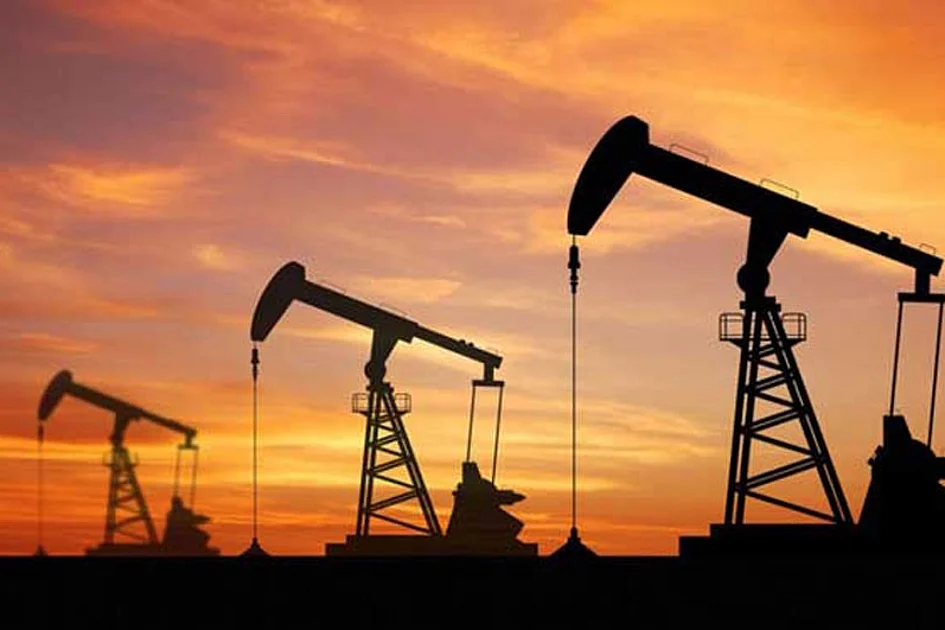 Oil slides to 17-week low on US and Asia economic worries