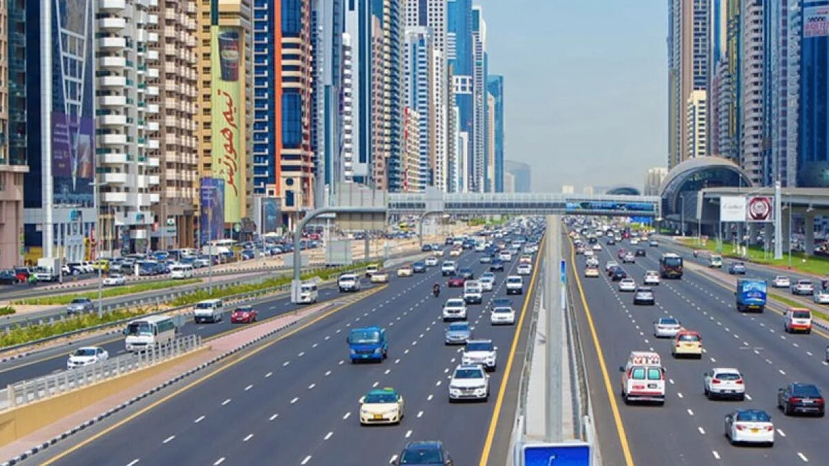 Dubai: Vehicle catches fire on Sheikh Zayed Road; police issue advisory ...