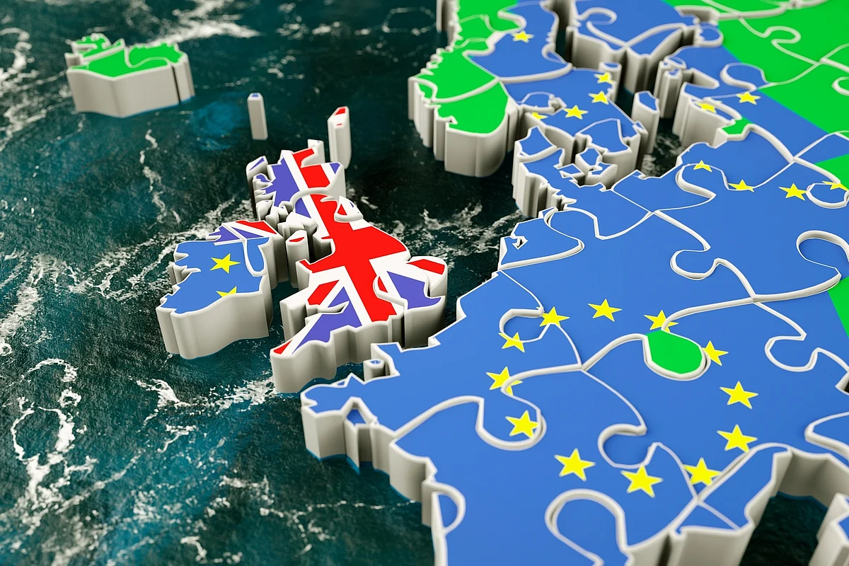 EU leaders seal Brexit deal, urge Britons to back May