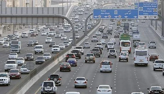 Five-vehicle crash causes delays on Sheikh Zayed Road | Khaleej Times