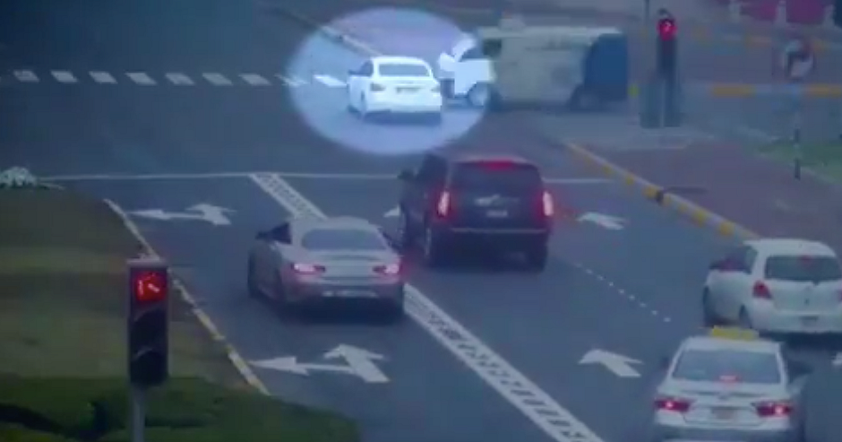 Video: Driver jumps red light in Abu Dhabi, crashes into van at high ...