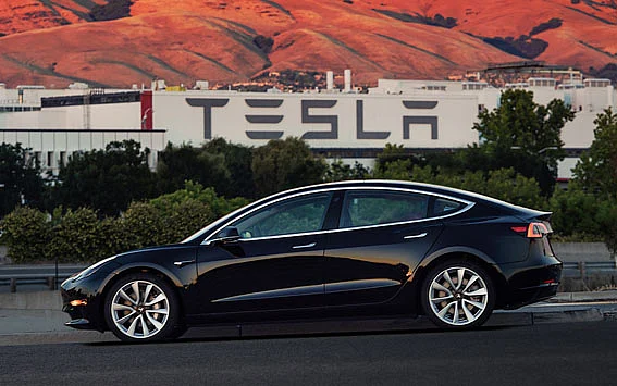 Tesla delays big rig truck debut; Model 3 in 'production hell ...
