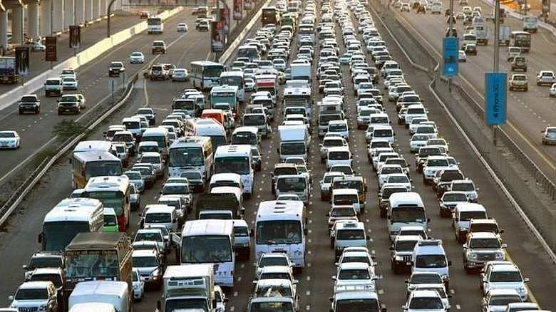Accident on Sheikh Zayed Road causes massive traffic jam in Dubai ...