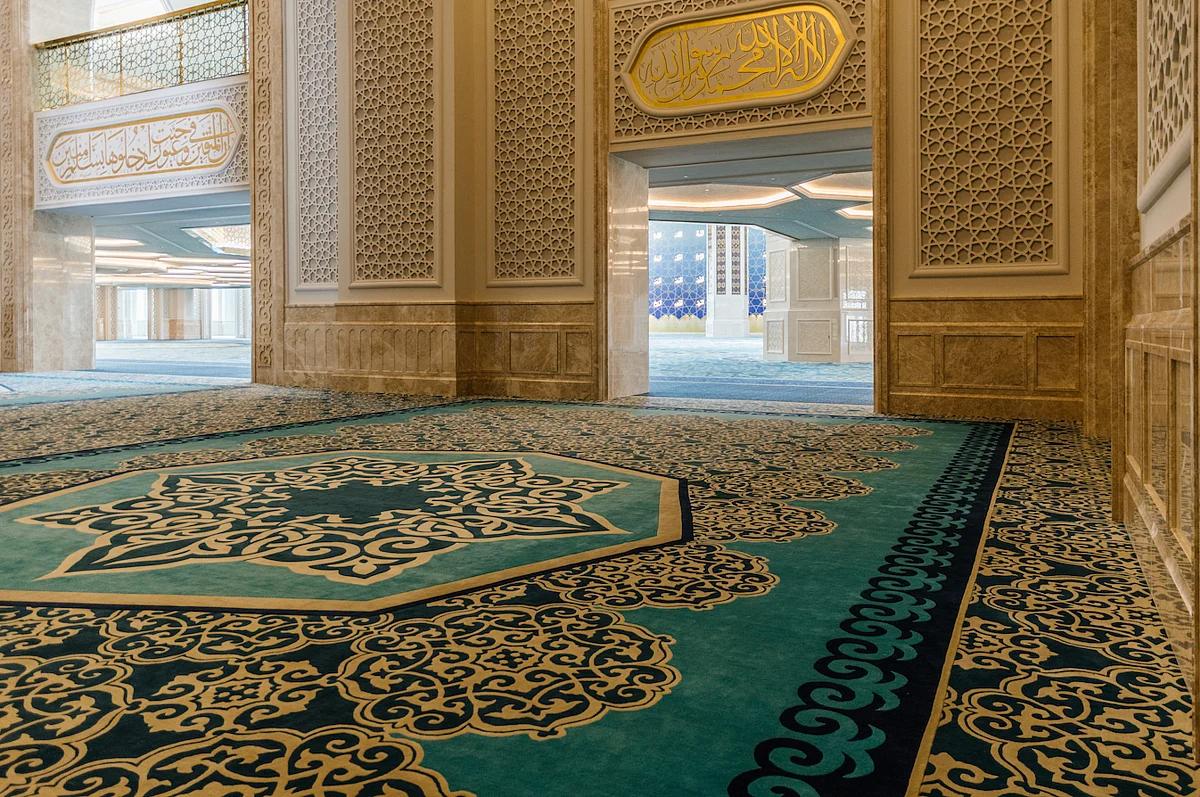 Biggest Rug A peek into the world’s biggest hand-woven carpet | Khaleej Times