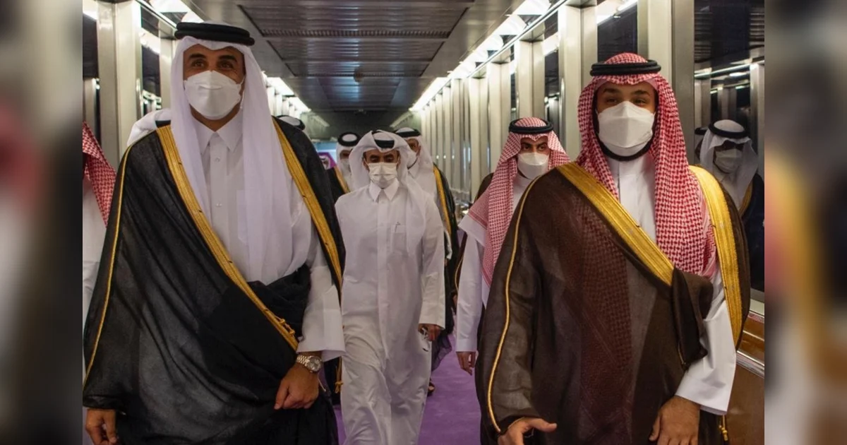 Photos: Qatar ruler in Saudi Arabia for first time since rift eased ...