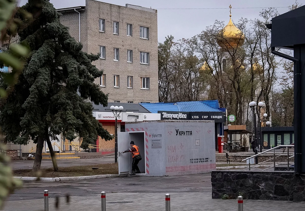 Russian missile kills six, injures 20 in Ukraine's Zaporizhzhia ...