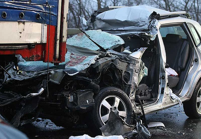 4 killed in Abu Dhabi as truck collides with vehicle | Khaleej Times