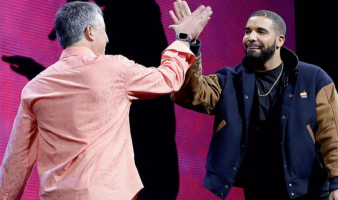 Drake takes a bite of Apple | Khaleej Times