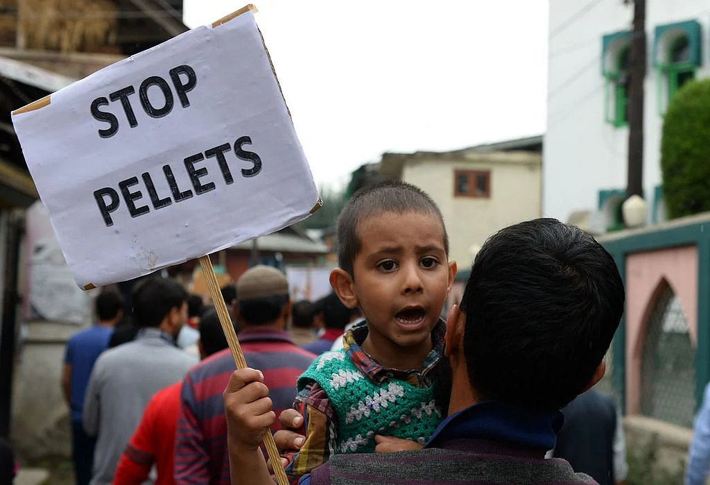 Kashmir unrest: India to replace some pellet guns with chilli-filled ...