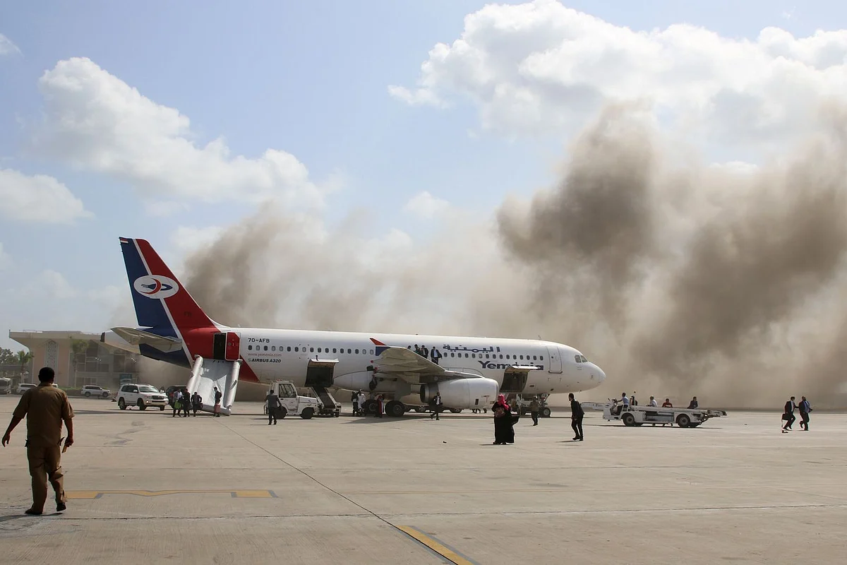 Video: ‘At least 20 killed’ in large explosion at Aden airport as ...