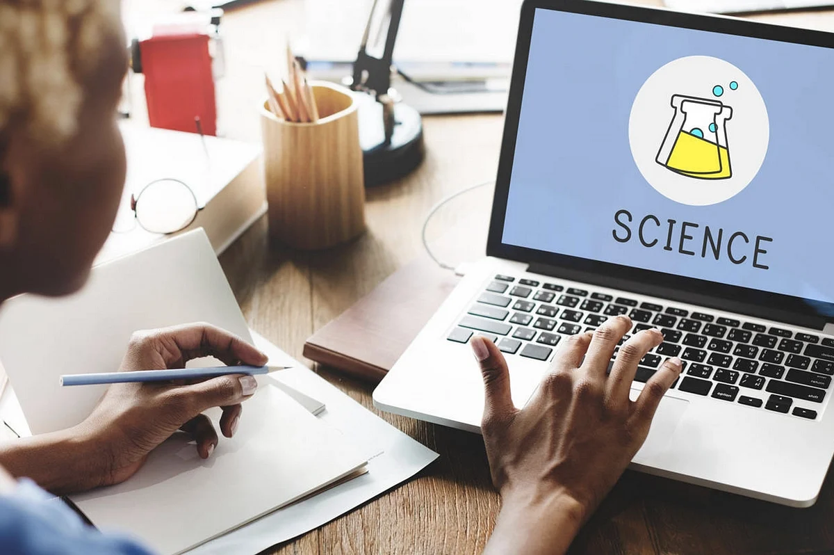 Science teachers in UAE learn how to take experiments to virtual ...