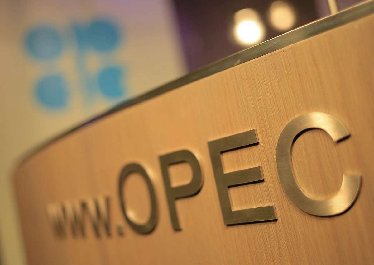 Opec oil output falls on Iraq, Nigeria outages, Reuters survey finds ...