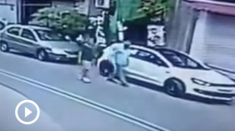 WATCH: Two killed as speeding car hits pedestrians in Delhi | Khaleej Times