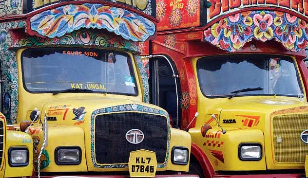 18 people killed as overloaded truck overturns in India | Khaleej Times