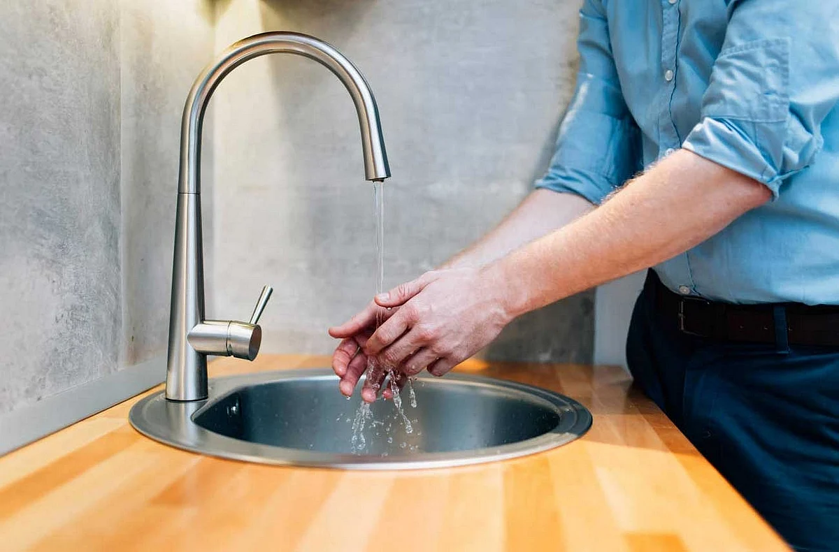 Coronavirus: Why drying your hands is just as important as washing them ...