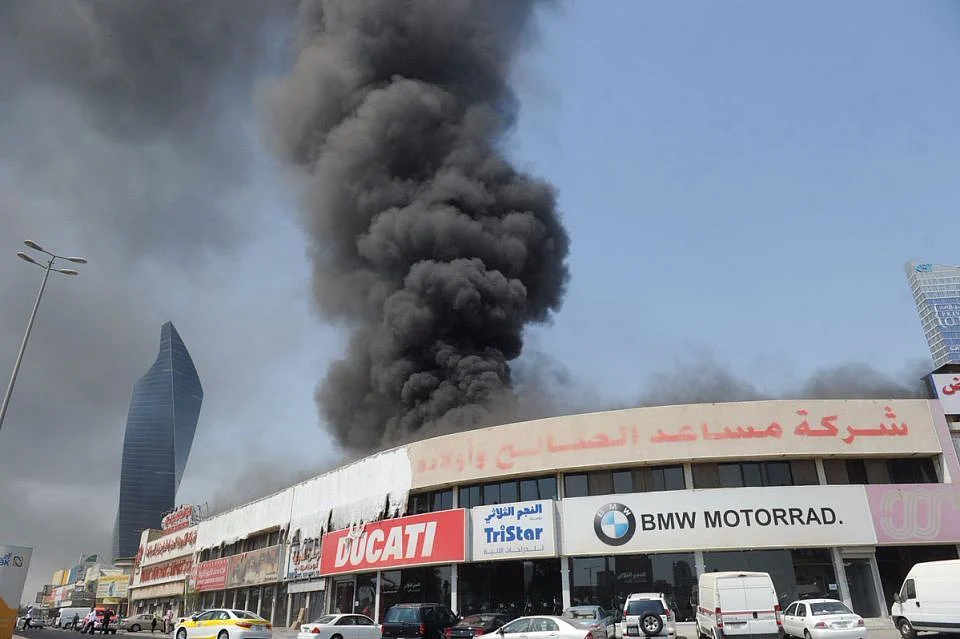 Massive fire breaks out in Kuwait industrial area | Khaleej Times
