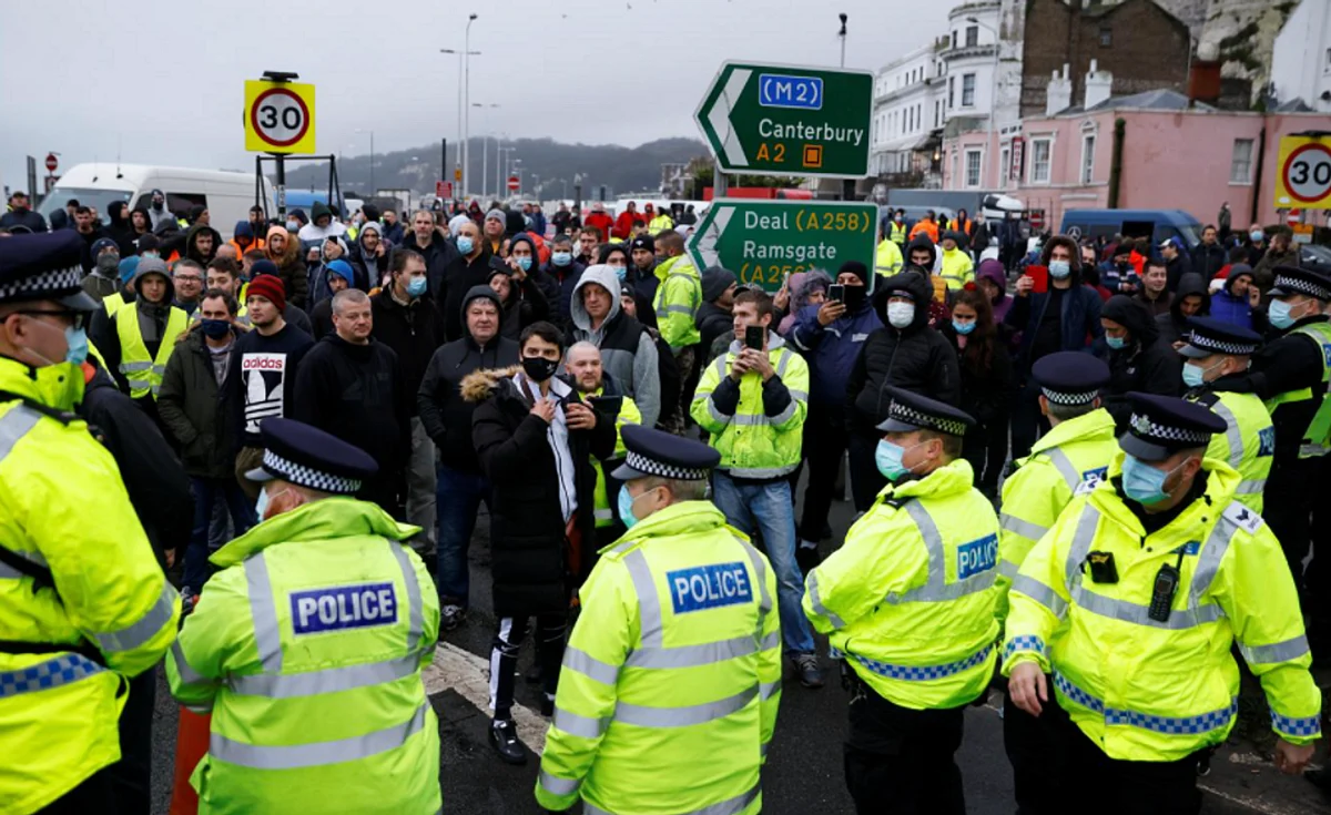 Thousands of angry truck drivers clash with police | Khaleej Times