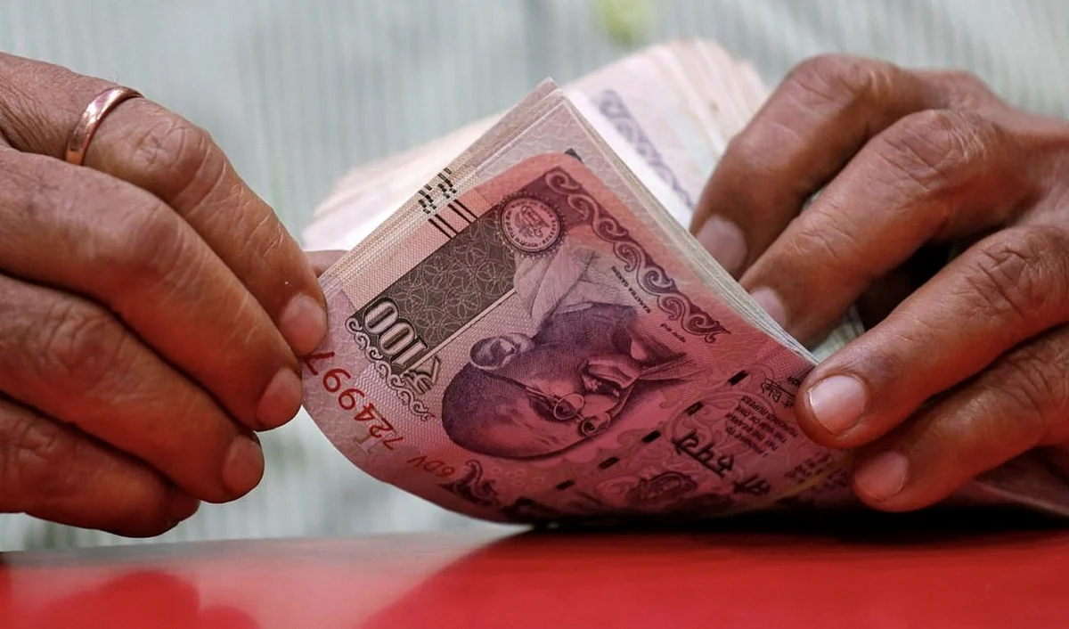 indian-rupee-slips-below-75-against-dollar-trades-at-20-48-versus-uae