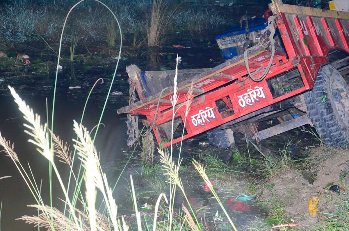 India: 15 devotees die after a farm tractor overturns and falls into a ...