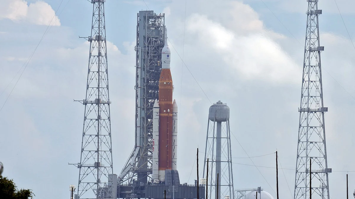 Nasa officially postpones rocket launch to Moon due to fuel leak ...