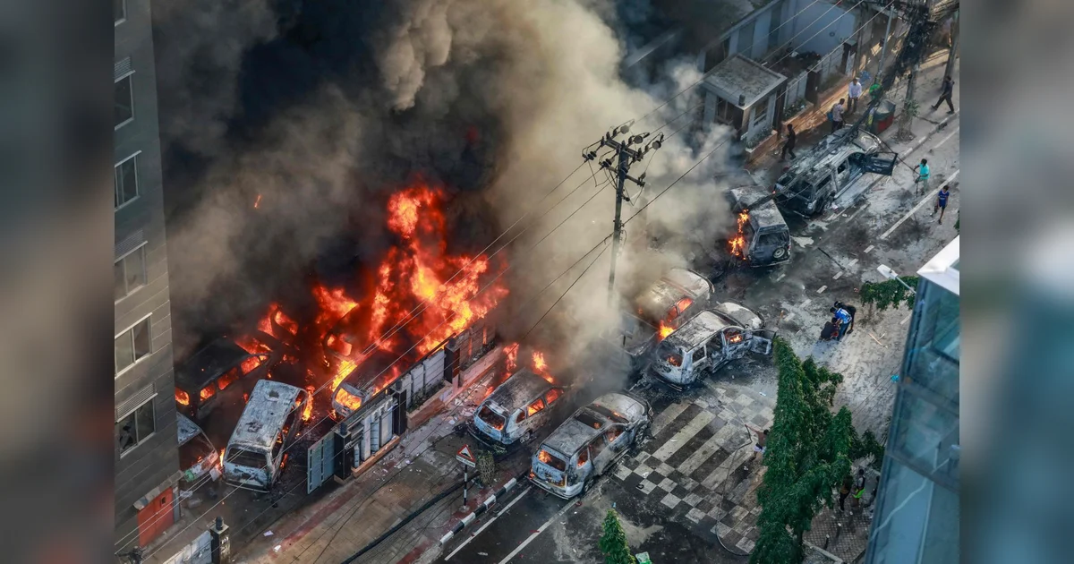 Bangladesh clashes: Protesters burned government buildings; Internet shut ...