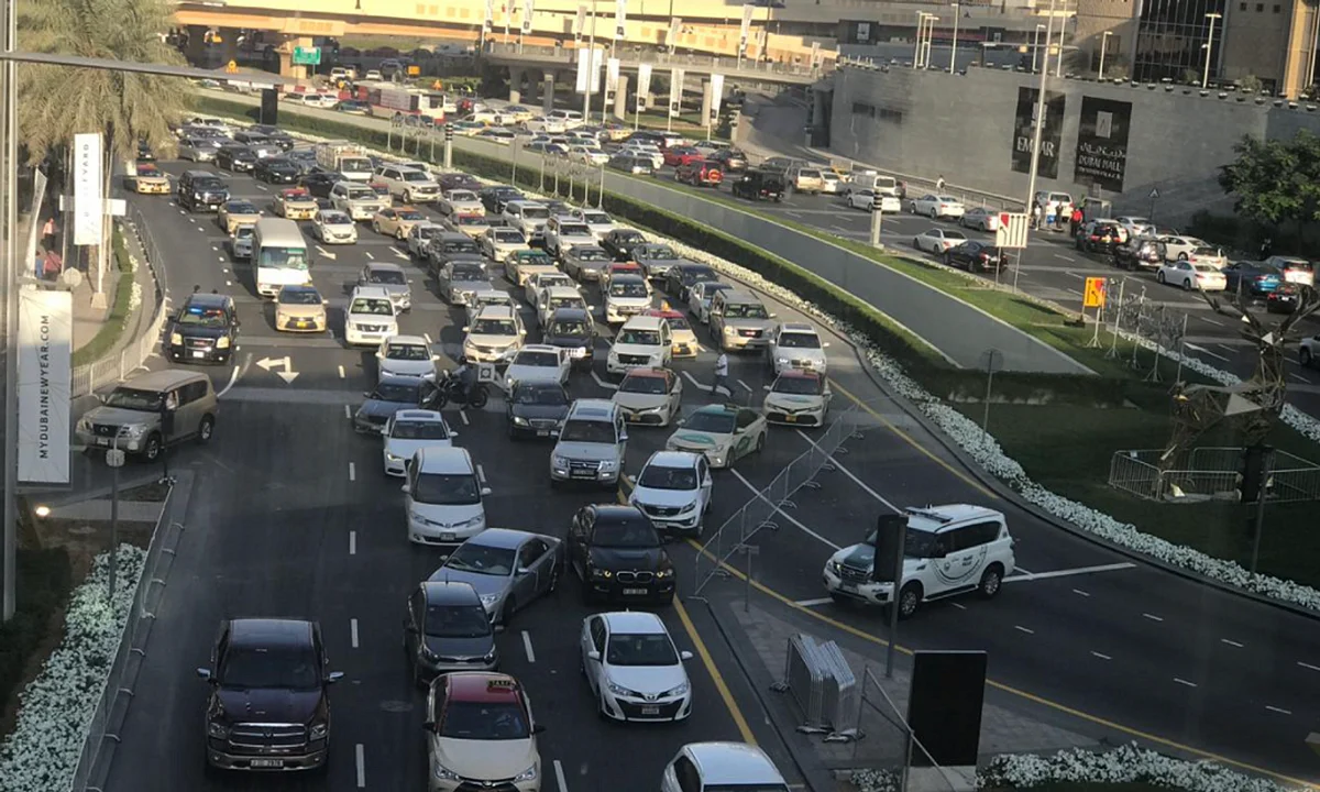 UAE traffic alert: Accident on Dubai Mall exit causes tailbacks ...