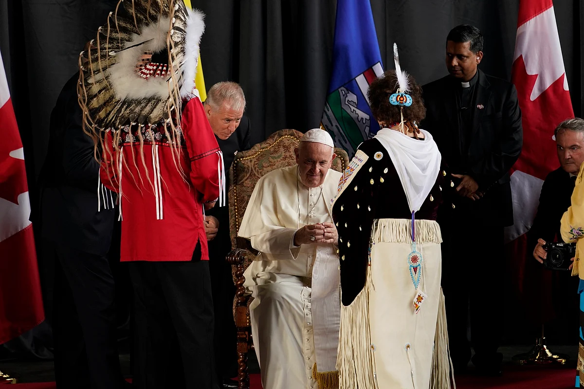 Pope lands in Canada, set for apologies to Indigenous groups | Khaleej ...