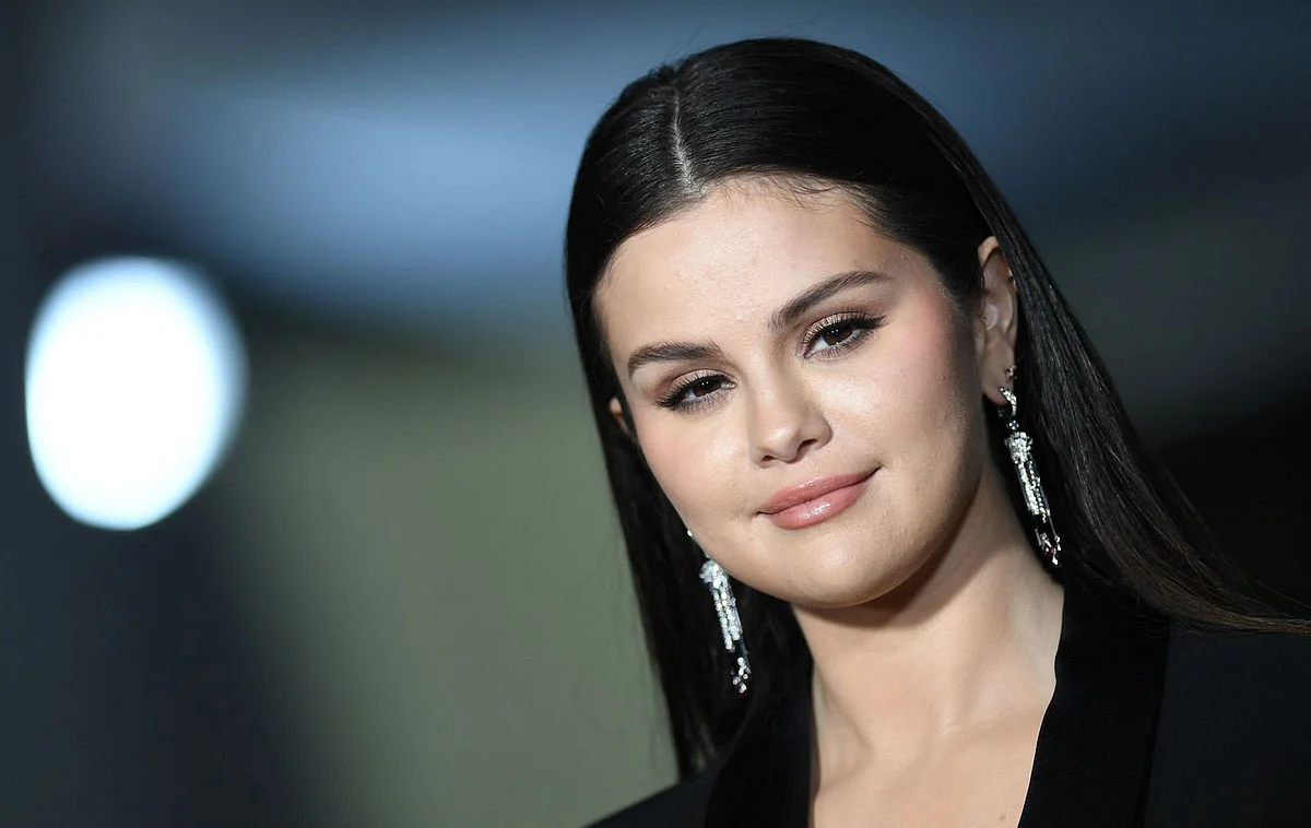 Selena Gomez becomes first woman to hit 400 million followers on ...