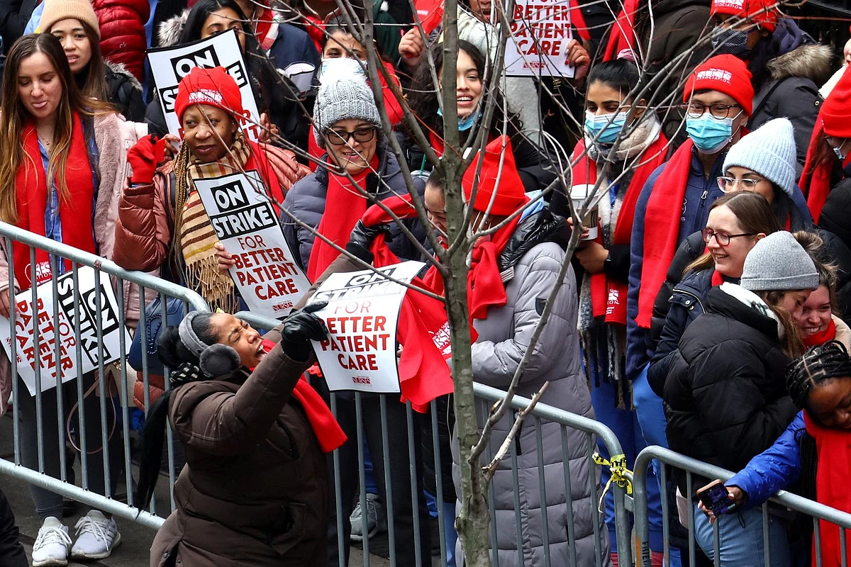 Thousands of nurses go on strike in New York City | Khaleej Times