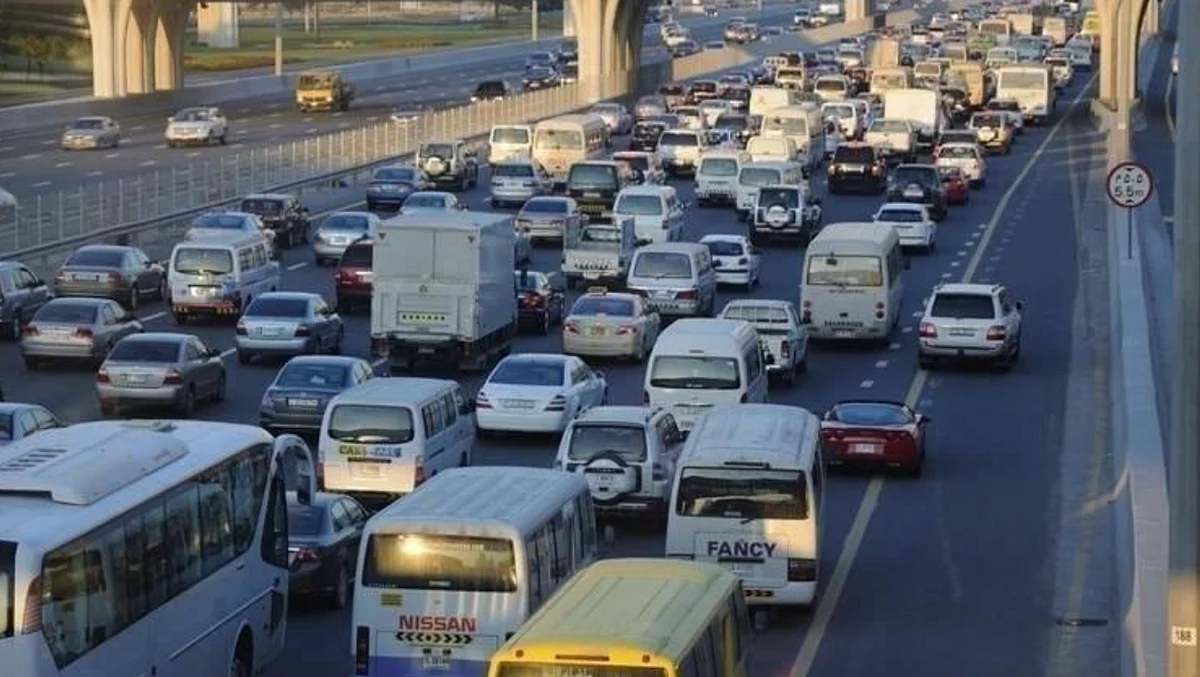 UAE road alert: Vehicle stalled on Dubai road, traffic affected ...