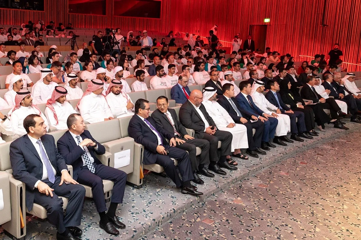 15 Emirati students participating in the 2023 Huawei Seeds for the ...