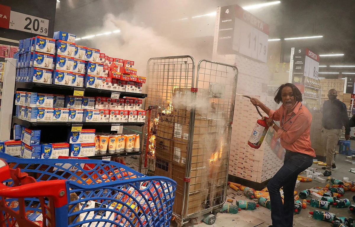 Violence erupts in Brazil after Black man beaten to death at Carrefour ...