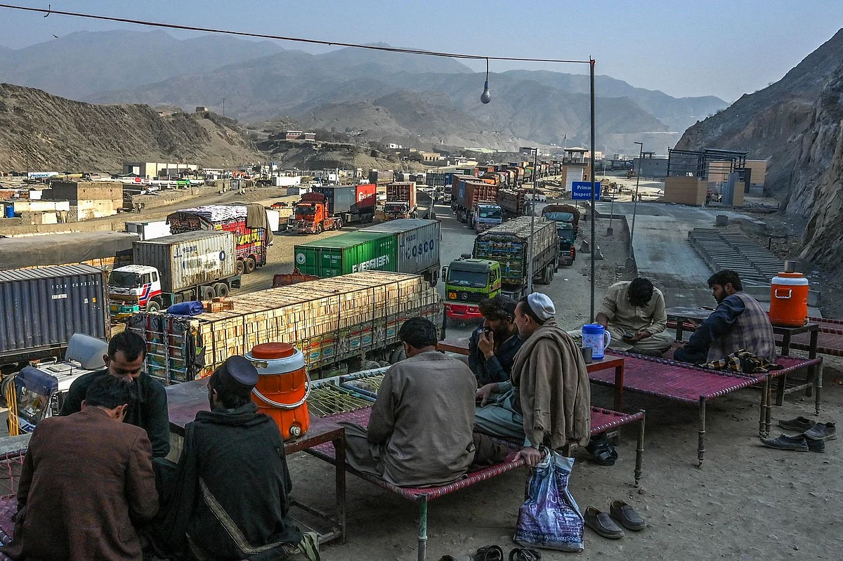 Pakistan-Afghan border crossing reopens after negotiations | Khaleej Times