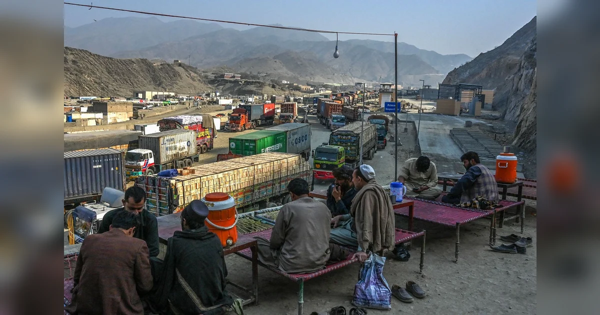 Pakistan-Afghan border crossing reopens after negotiations | Khaleej Times
