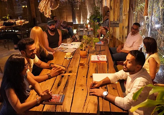 People using iPhone in Dubai cafe highlighting Apple lifestyle trend in UAE