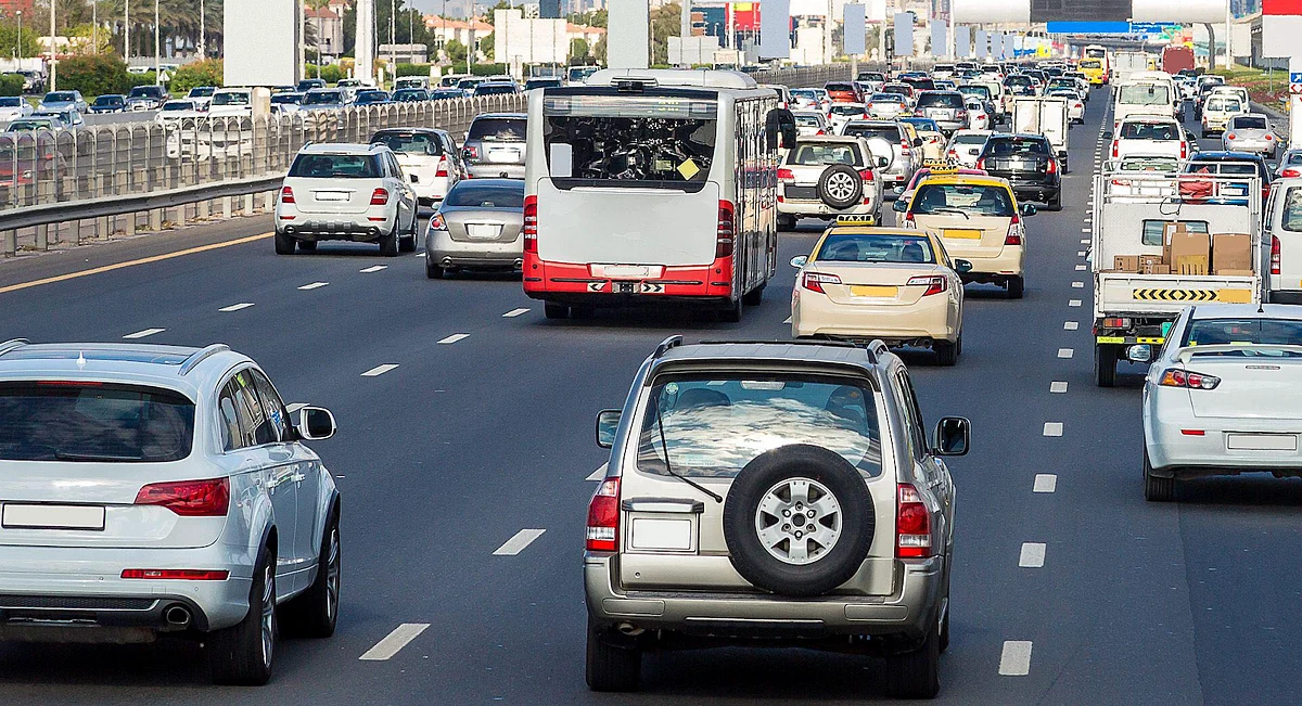 Alert: Accident causes traffic delays on Dubai road | Khaleej Times