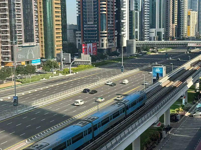 Zayed Watch Watch: Empty Sheikh Zayed Road during morning rush hour; Dubai drivers ...